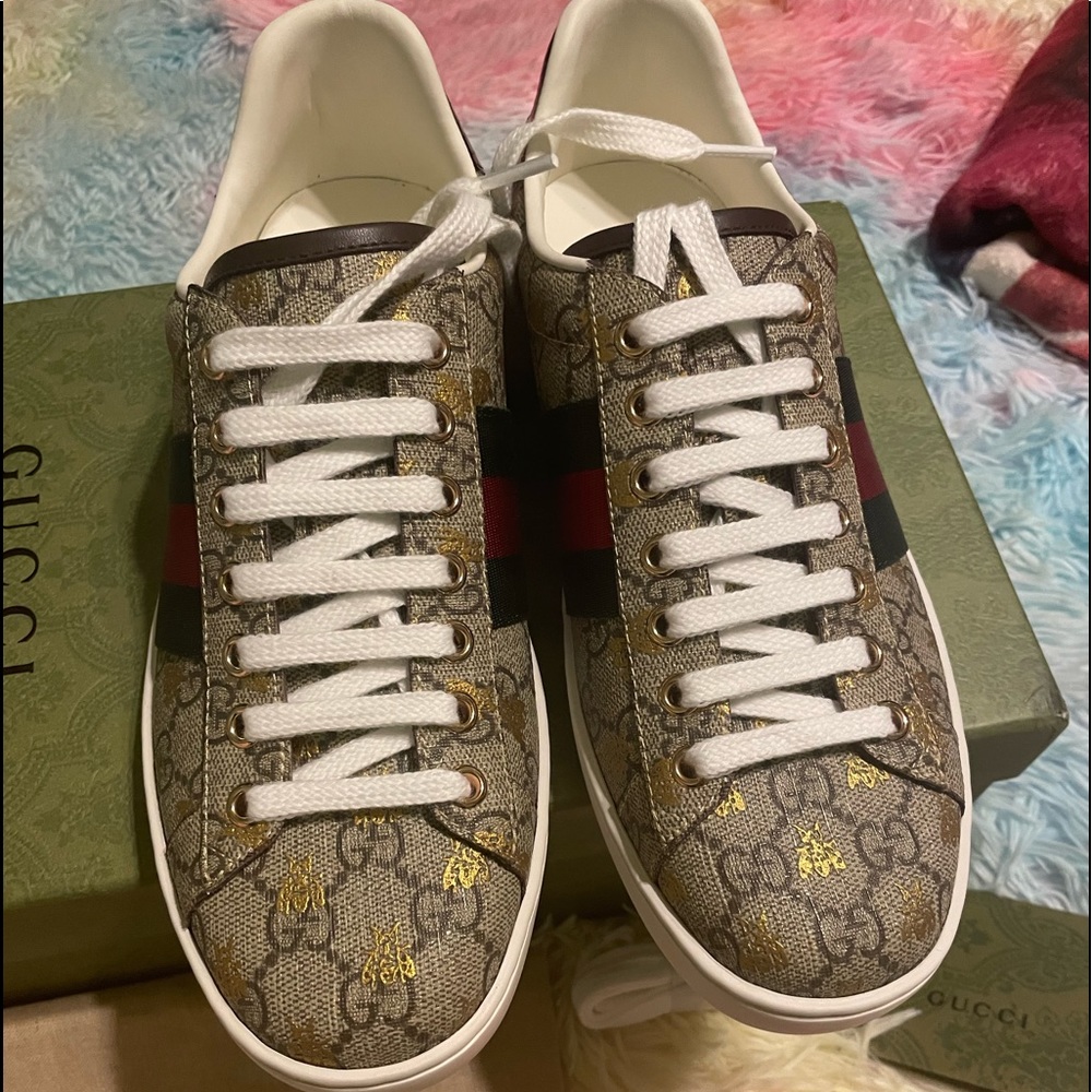 Authentic gucci ace bees and Stars size gucci 6G women size 9